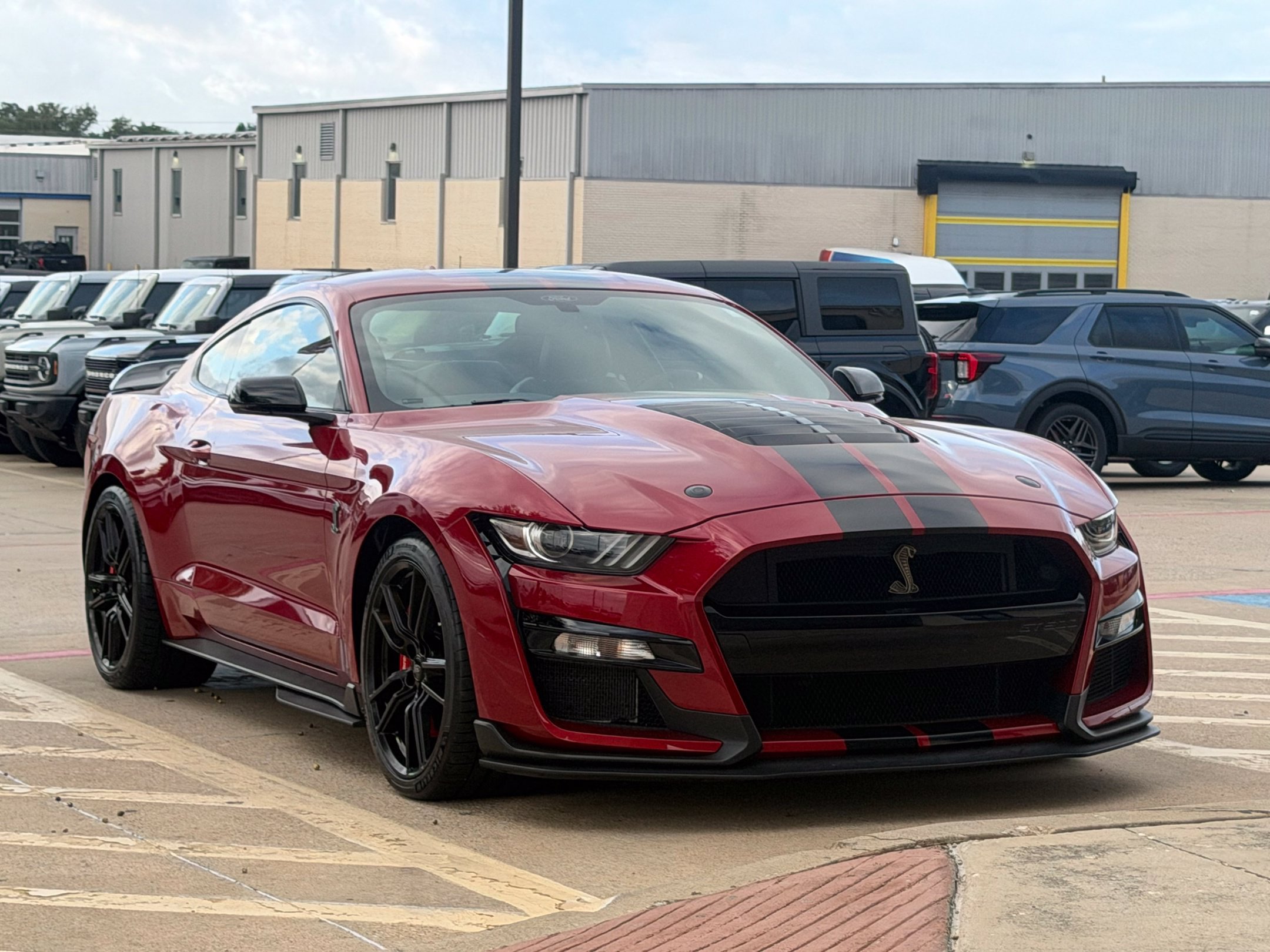 Used 2021 Ford Mustang Shelby GT500 w/ Technology Package RWD image 2