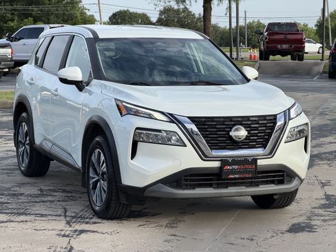Used 2022 Nissan Rogue SV FWD image 3