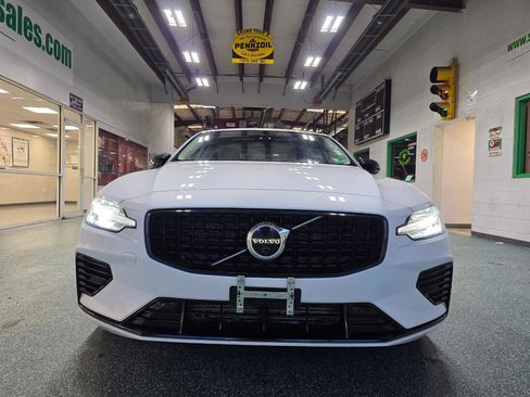 Used 2023 Volvo S60 T8 Plus image 3