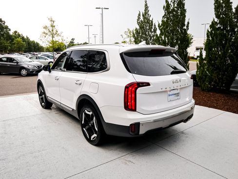 Used 2025 Kia Telluride S FWD image 8