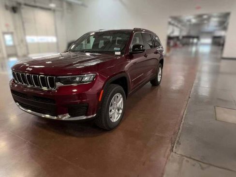 New 2025 Jeep Grand Cherokee L Laredo image 1