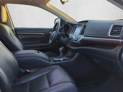 Used 2014 Toyota Highlander Limited image 28