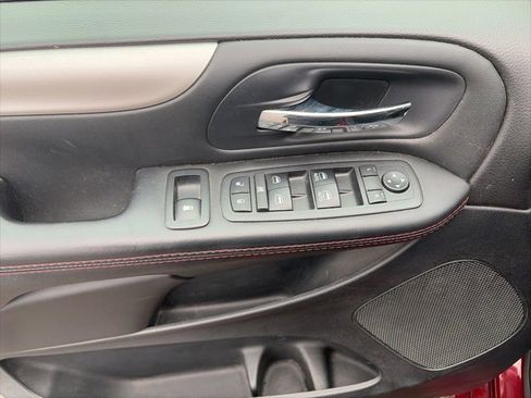 Used 2018 Dodge Grand Caravan GT FWD image 15