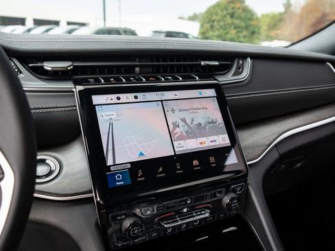 New 2025 Jeep Grand Cherokee L Limited AWD/4WD image 25