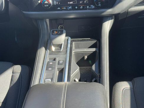 Used 2025 Nissan Pathfinder SV image 16