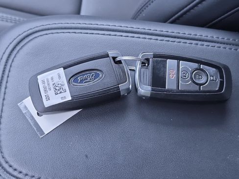 Used 2025 Ford Maverick Lariat w/ Black Appearance Package AWD/4WD image 35