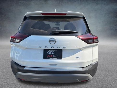 Used 2023 Nissan Rogue SV w/ SV Premium B Package FWD image 3