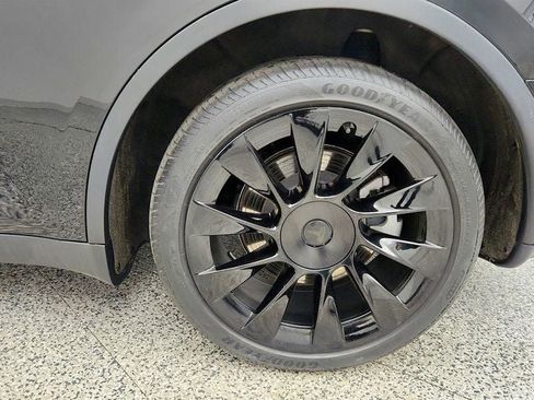 Used 2023 Tesla Model Y Long Range AWD/4WD image 9