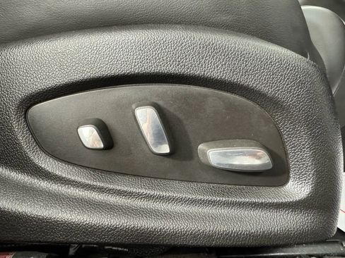 Used 2015 Cadillac XTS Luxury image 35