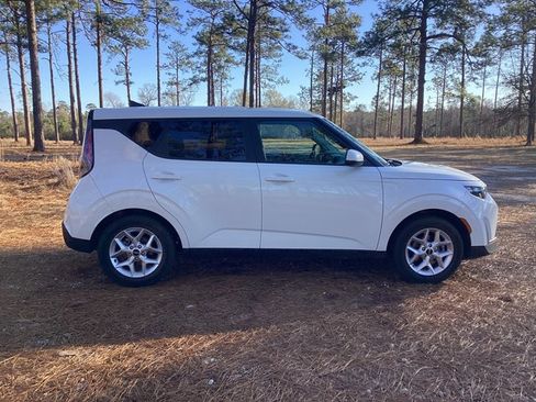 Used 2023 Kia Soul LX w/ LX Technology Package image 6