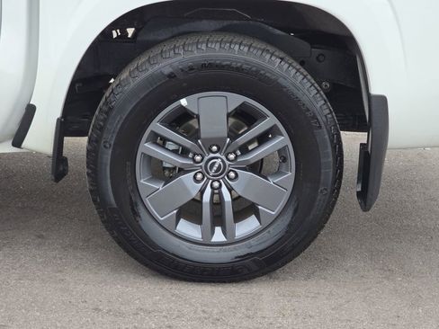 Used 2025 Nissan Frontier SV w/ SV Convenience Package image 34