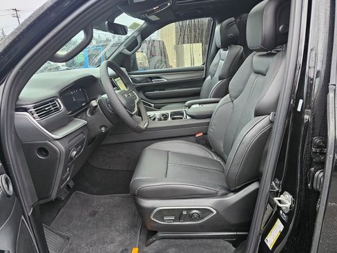 New 2026 Jeep Grand Wagoneer 4WD w/ Premium Group I image 20