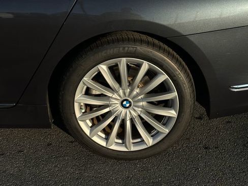 Used 2020 BMW 740i w/ Premium Package image 10