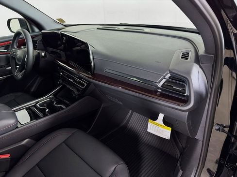 New 2026 Chevrolet Traverse Z71 w/ LPO, Floor Liner Package AWD/4WD image 25
