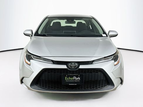 Used 2020 Toyota Corolla LE FWD image 2