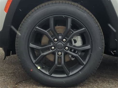 New 2025 Jeep Grand Cherokee Limited image 14