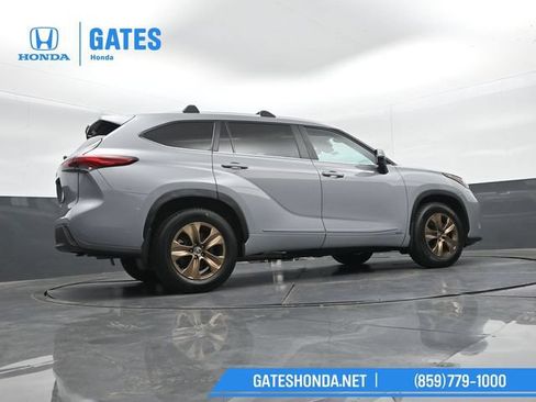 Used 2023 Toyota Highlander Bronze Edition AWD/4WD image 41