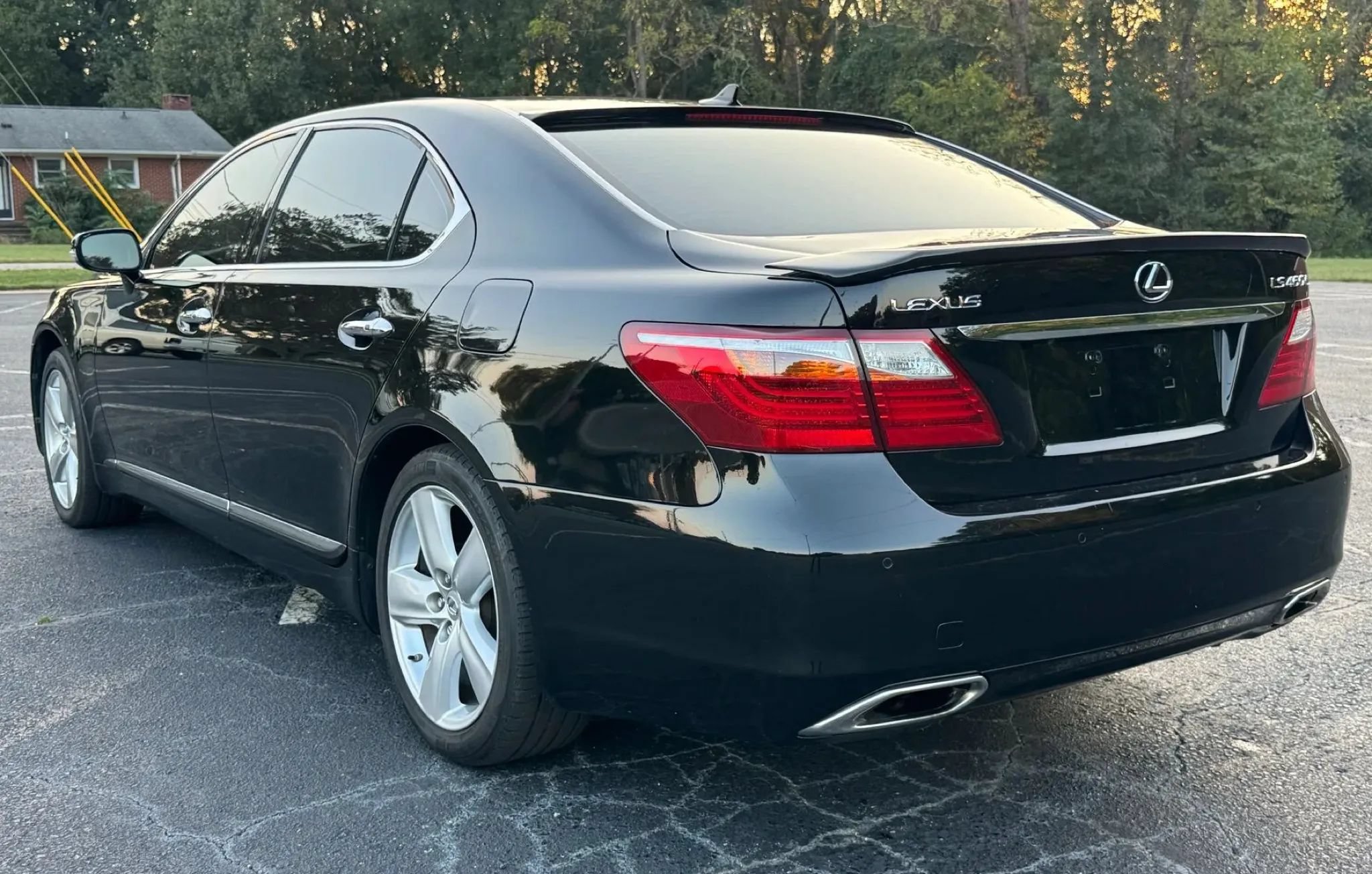 Used 2010 Lexus LS 460 L w/ Luxury Pkg RWD image 4