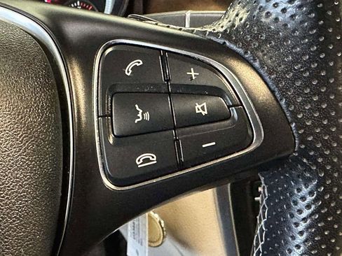 Used 2019 Mercedes-Benz GLA 250 4MATIC image 21