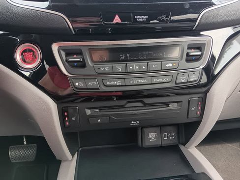 Used 2022 Honda Pilot Touring image 30