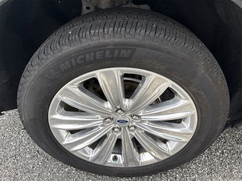 Used 2025 Ford Explorer Platinum w/ LUX Leather Package image 17