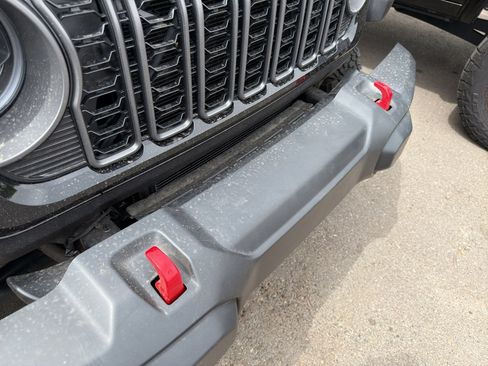 Used 2025 Jeep Wrangler Unlimited Rubicon image 3