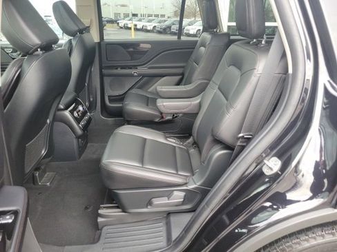 Certified 2023 Lincoln Aviator Standard w/ Premium Package image 23