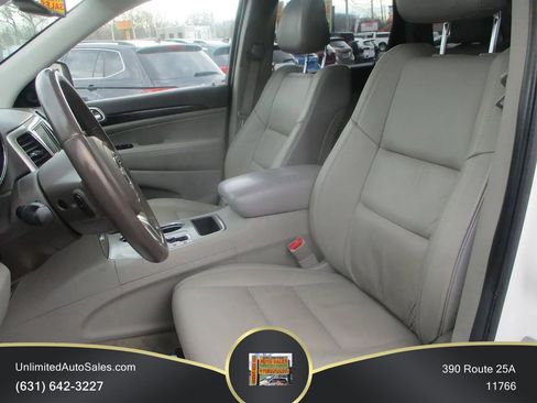 Used 2012 Jeep Grand Cherokee Laredo AWD/4WD image 6