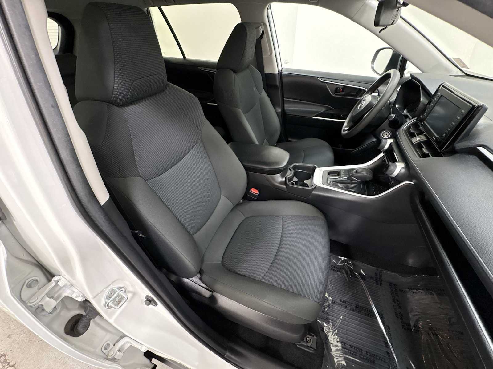Certified 2021 Toyota RAV4 LE AWD/4WD image 29