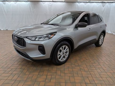 Certified 2023 Ford Escape Active w/ Cold Weather Package FWD image 3