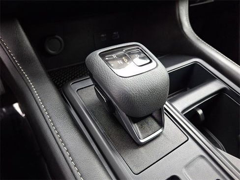 Used 2024 Nissan Pathfinder S image 15