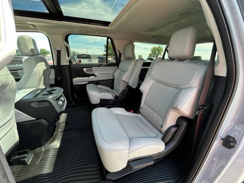 Used 2025 Ford Expedition Max Platinum w/ Driver's Package AWD/4WD image 46