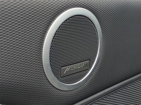 New 2025 Land Rover Discovery Dynamic SE image 12