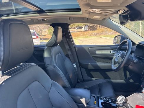 Used 2020 Volvo XC40 T5 Inscription w/ Protection Package Premier image 11