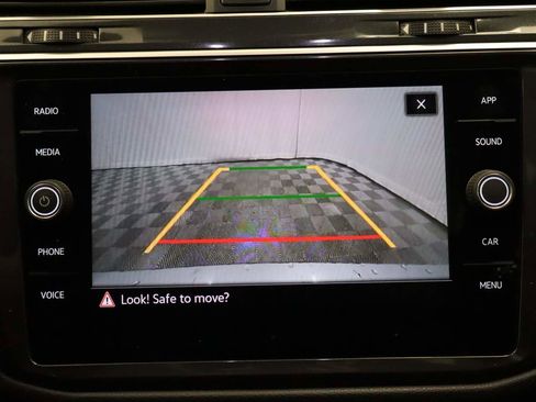 Used 2024 Volkswagen Tiguan SE R-Line image 10