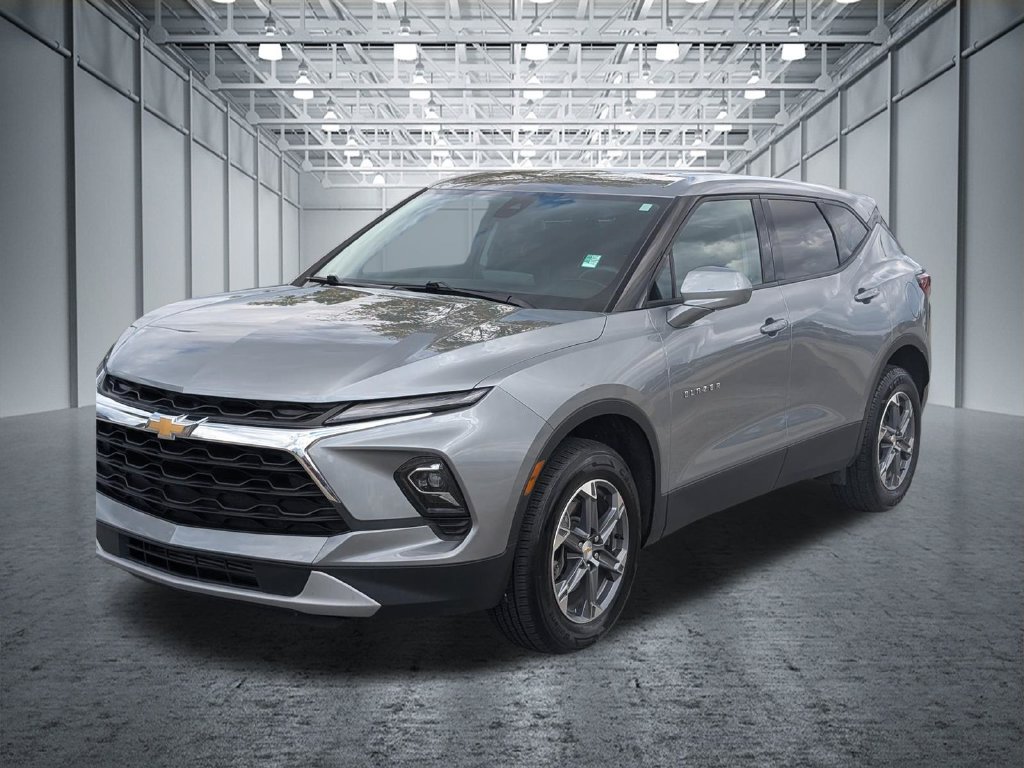 Used 2025 Chevrolet Blazer LT FWD image 12