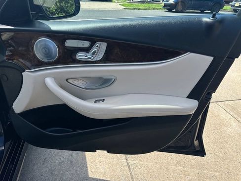 Used 2017 Mercedes-Benz E 300 4MATIC image 21