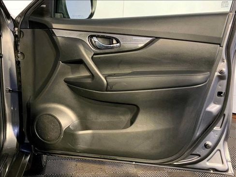Used 2019 Nissan Rogue SV AWD/4WD image 26