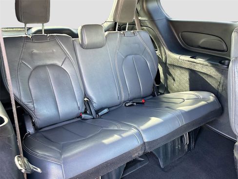 Used 2019 Chrysler Pacifica Touring Plus w/ S Appearance Package image 29