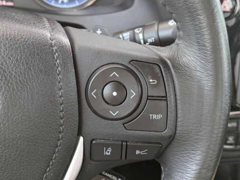 Used 2018 Toyota Corolla SE w/ SE Premium Package FWD image 18