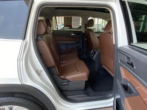 Certified 2023 Volkswagen Atlas SE w/ Panoramic Sunroof Package FWD image 43