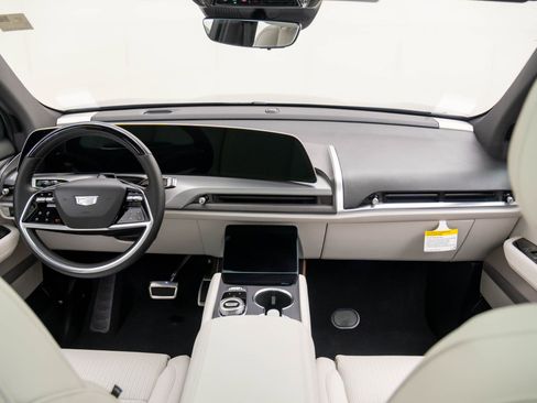 New 2026 Cadillac Vistiq Sport w/ LPO, Floor Liner Package image 9