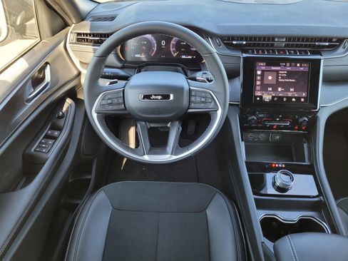 New 2025 Jeep Grand Cherokee L Altitude image 13