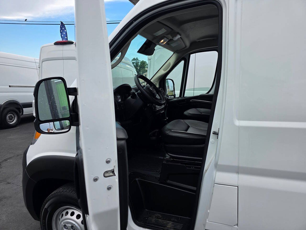 Used 2024 RAM ProMaster 2500 w/ Convenience Group FWD image 14