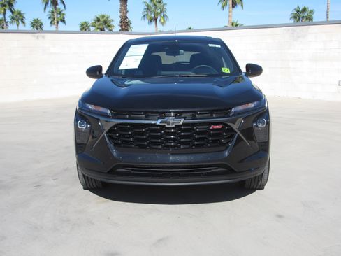 Used 2025 Chevrolet Trax RS w/ Sunroof Package image 3