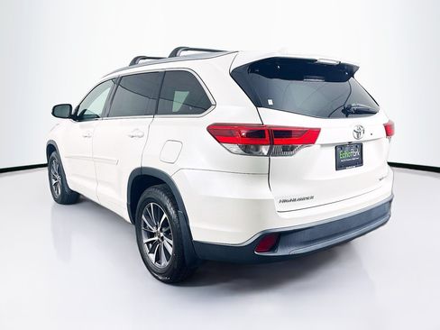 Used 2018 Toyota Highlander XLE AWD/4WD image 5