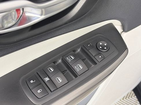 Used 2021 Jeep Cherokee Latitude Lux w/ Comfort/Convenience Group image 26