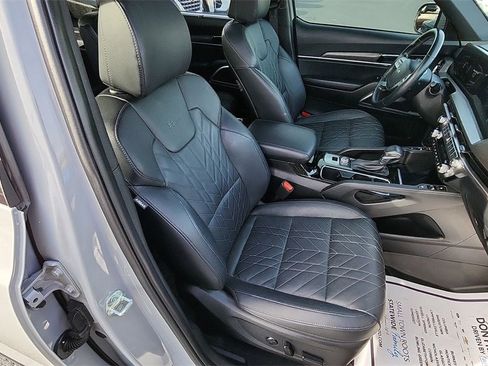 Used 2025 Kia Telluride AWD image 31
