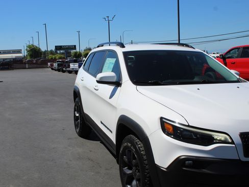 Used 2019 Jeep Cherokee Sport AWD/4WD image 9
