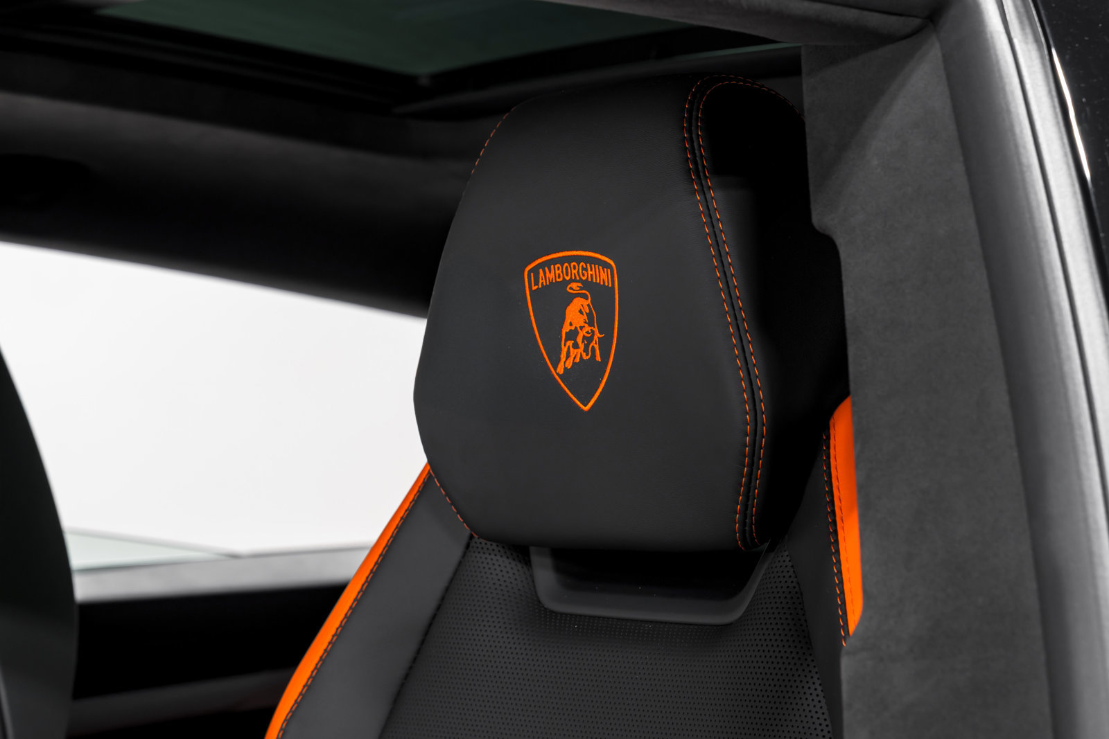 Used 2025 Lamborghini Urus SE AWD/4WD image 21